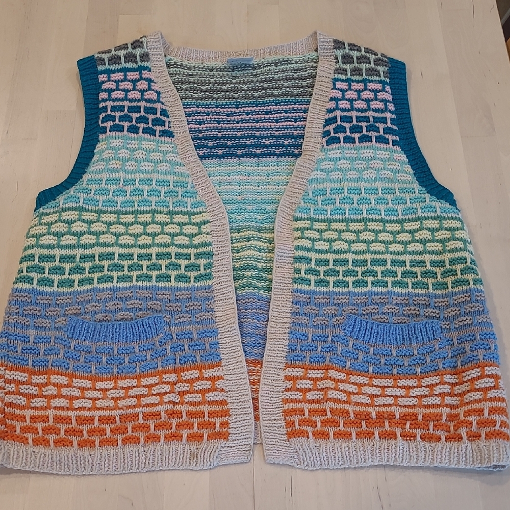 EUC El Rico Rainbow Knit Open Front Sweater Vest With Pockets